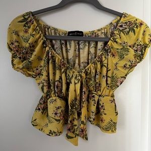 Almost Famous Tropical top